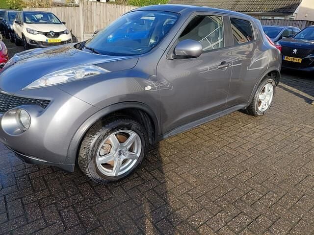 Grijs (metallic) Gebruikt 2010 Nissan Juke Visia SUV | € 6.950 (Eerlijke prijs) - Afbeelding 1/4