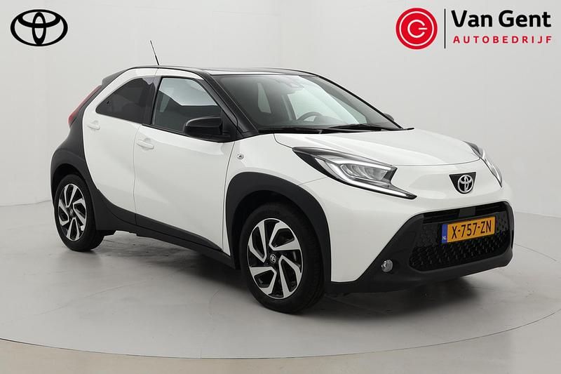 Wit Gebruikt 2024 Toyota Aygo X Pulse SUV | € 19.999 - Afbeelding 1/4