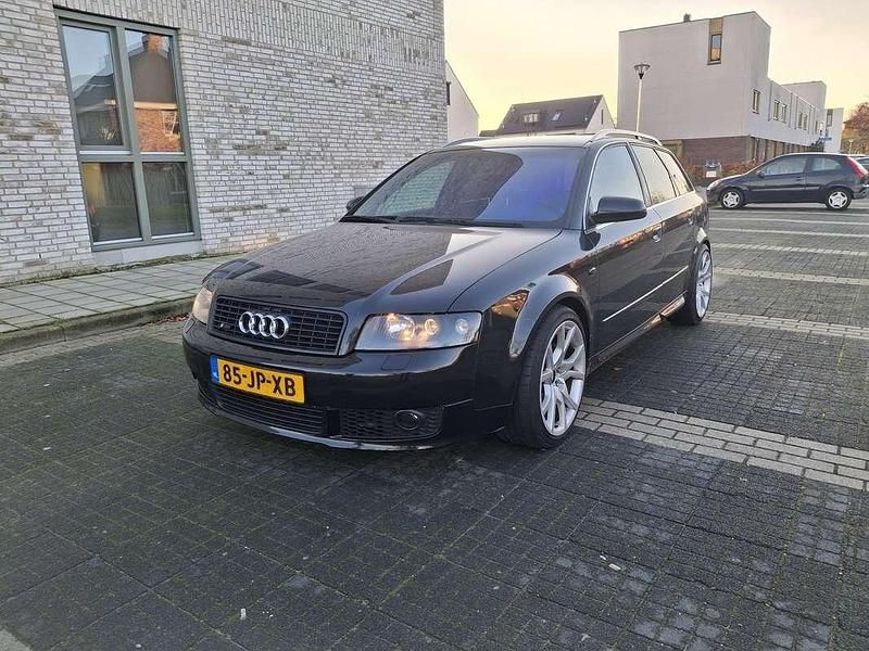 Zwart Gebruikt 2002 Audi A4 Exclusive Stationwagen | € 2.000 (Goede deal) - Afbeelding 1/4