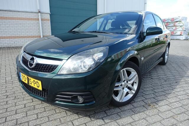 Groen Occasion 2007 Opel Vectra GTS Hatchback | € 2.750 (Eerlijke prijs) - Afbeelding 1/4