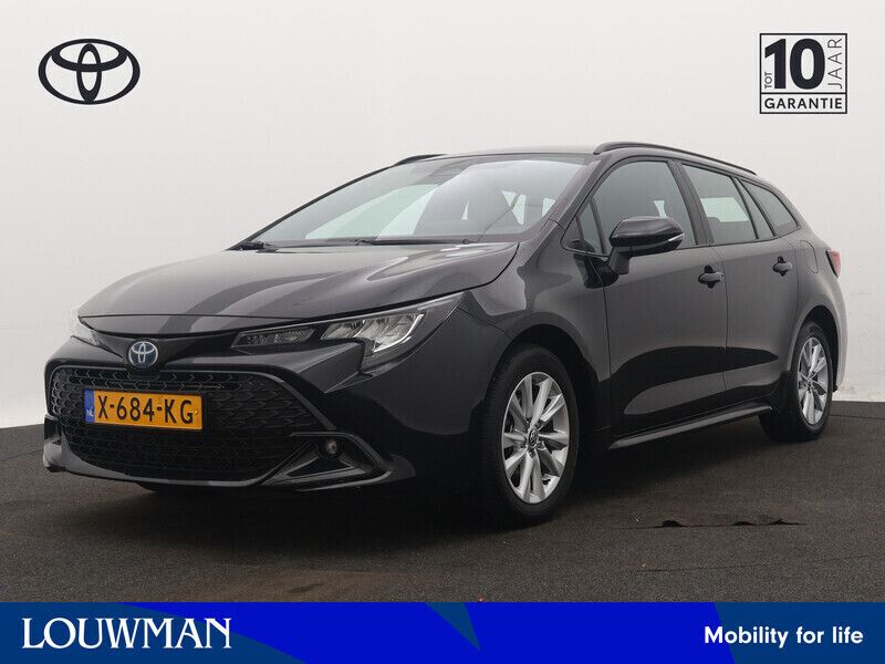 Zwart Gebruikt 2023 Toyota Corolla Hybrid Active Stationwagen | € 26.795 - Afbeelding 1/3