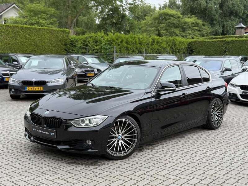 Zwart, metallic lak Gebruikt 2012 BMW 320 Executive Sedan | € 13.950 (Duur) - Afbeelding 1/4