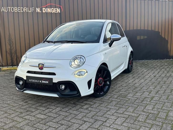 Wit (metallic) Occasion 2017 Fiat 500 Abarth Hatchback | € 15.950 (Eerlijke prijs) - Afbeelding 1/4