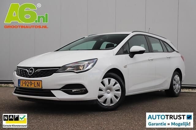 Gaz :summit white s Gebruikt 2020 Opel Astra Business Edition Stationwagen | € 11.900 (Goede deal) - Afbeelding 1/4