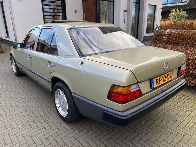 Occasion Mercedes E230 136 PK (100 kW) 1986 Groen Sedan