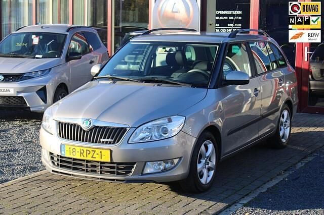 Beige (metallic) Gebruikt 2011 Skoda Fabia GreenLine Stationwagen | € 1.745 (Eerlijke prijs) - Afbeelding 1/4