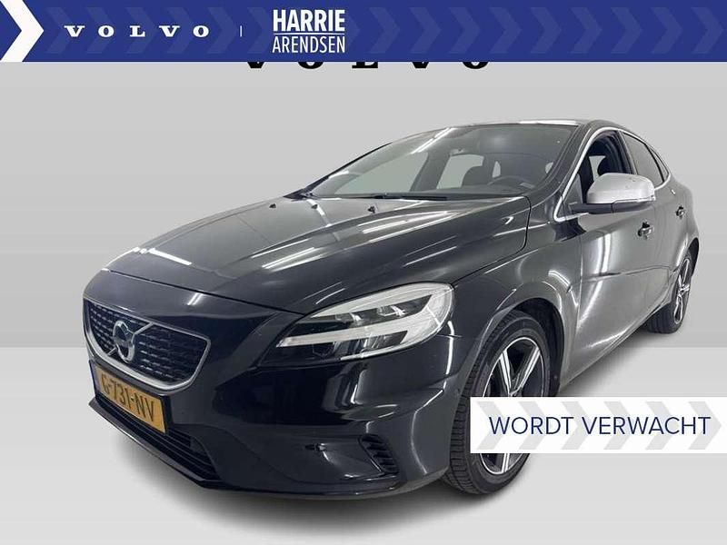 Zwart Gebruikt 2019 Volvo V40 Stationwagen | € 21.899 (Eerlijke prijs) - Afbeelding 1/4