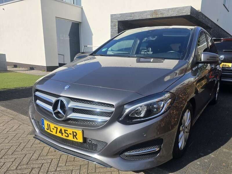 Grijs Gebruikt 2016 Mercedes B180 Edition MPV | € 9.995 (Super prijs) - Afbeelding 1/4