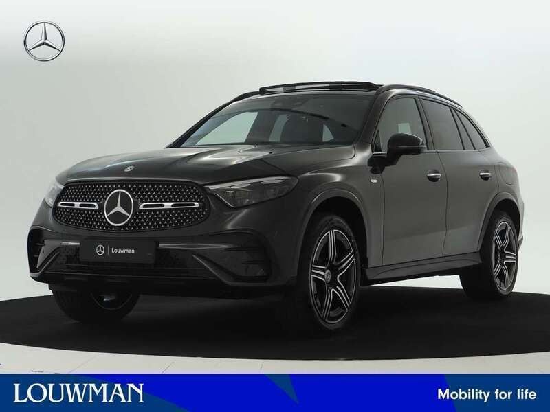 Grijs, metallic lak Nieuw 2025 Mercedes GLC300 Sport Edition SUV | € 88.022 (Iets duurder) - Afbeelding 1/4