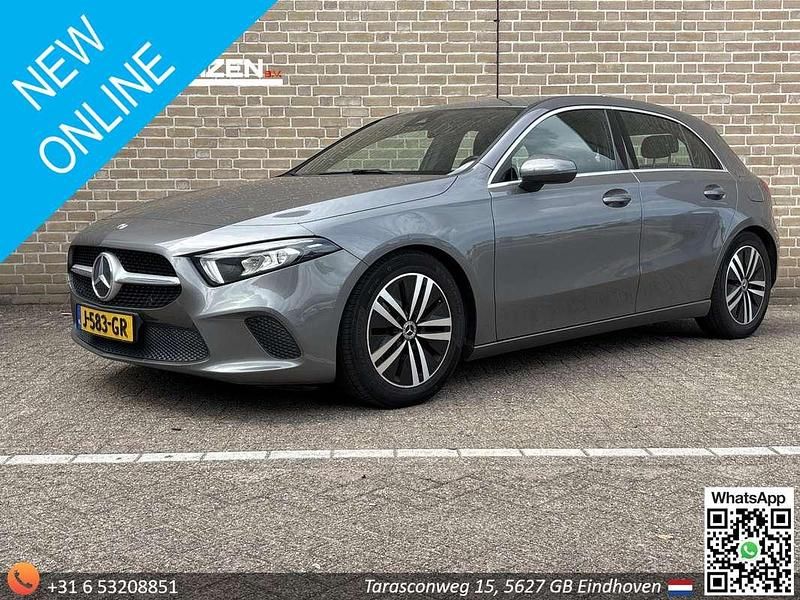 Grijs Gebruikt 2020 Mercedes A180 Premium Hatchback | € 14.400 (Super prijs) - Afbeelding 1/4