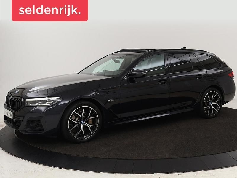 Zwart Gebruikt 2022 BMW 530 M Sport Stationwagen | € 32.400 (Eerlijke prijs) - Afbeelding 1/4