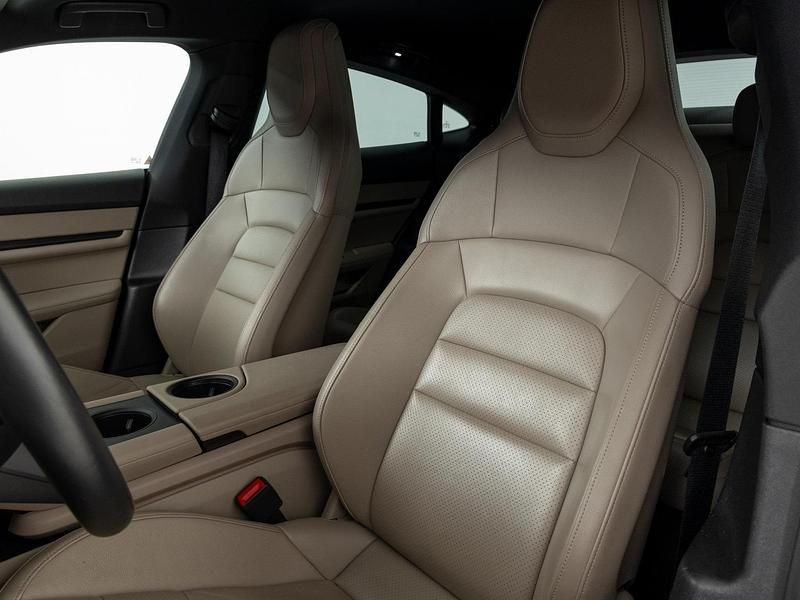 Occasion Porsche Taycan 240 kW (327 PK) 2023 Bruin (metallic) Hatchback