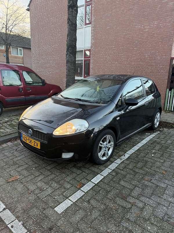 Zwart Occasion 2006 Fiat Punto MPV | € 1.600 (Eerlijke prijs) - Afbeelding 1/4