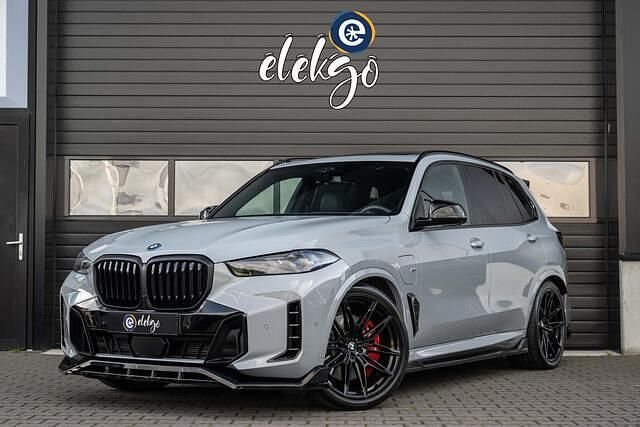 Grijs (metallic) Gebruikt 2024 BMW X5 M Sport SUV | € 94.795 (Eerlijke prijs) - Afbeelding 1/4