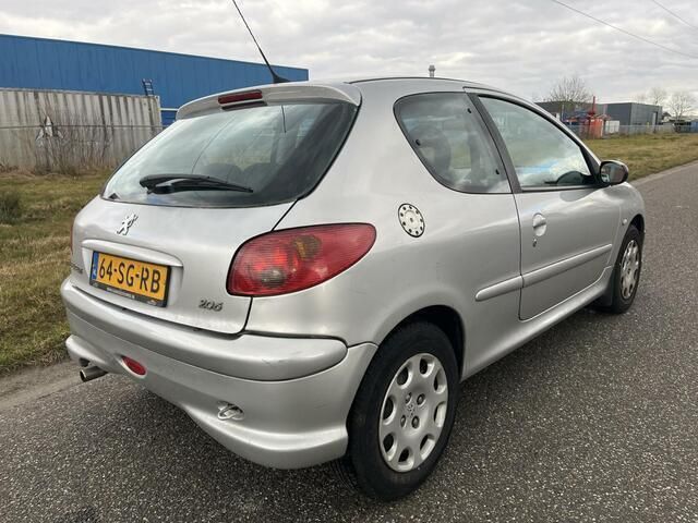 Occasion Peugeot 206 75 PK (55 kW) 2005 Grijs Hatchback