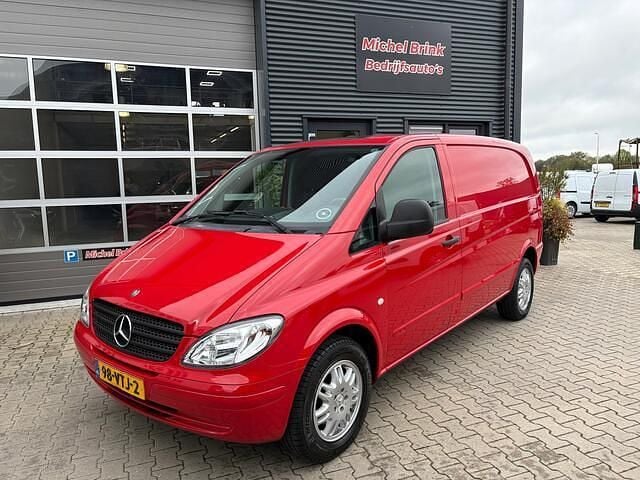 Rood Gebruikt 2008 Mercedes Vito MPV | € 4.995 (Eerlijke prijs) - Afbeelding 1/4