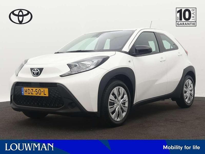 Wit Gebruikt 2025 Toyota Aygo Play Hatchback | € 19.950 (Eerlijke prijs) - Afbeelding 1/3