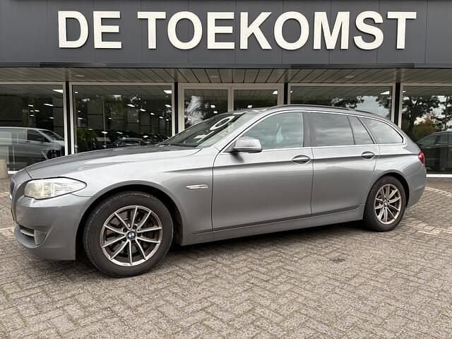 Grijs Gebruikt 2012 BMW 525 Stationwagen | € 7.750 - Afbeelding 1/4