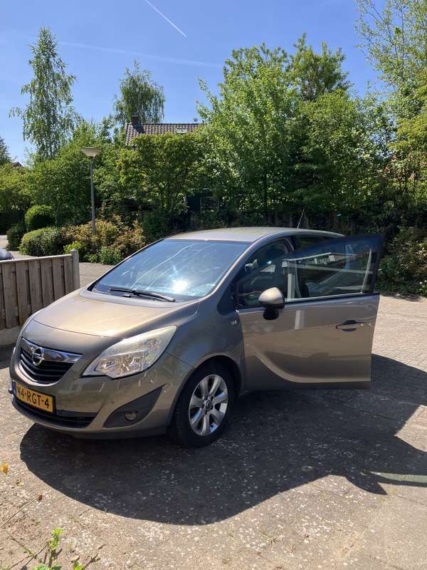 Grijs Gebruikt 2011 Opel Meriva Edition MPV | € 4.000 (Eerlijke prijs) - Afbeelding 1/4