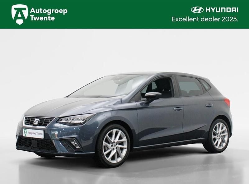 Grijs Gebruikt 2024 Seat Ibiza FR Hatchback | € 21.245 (Eerlijke prijs) - Afbeelding 1/4