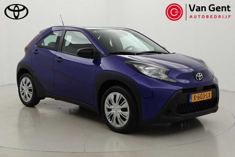 Blauw Gebruikt 2024 Toyota Aygo Play Hatchback | € 19.999 (Eerlijke prijs) - Afbeelding 1/4