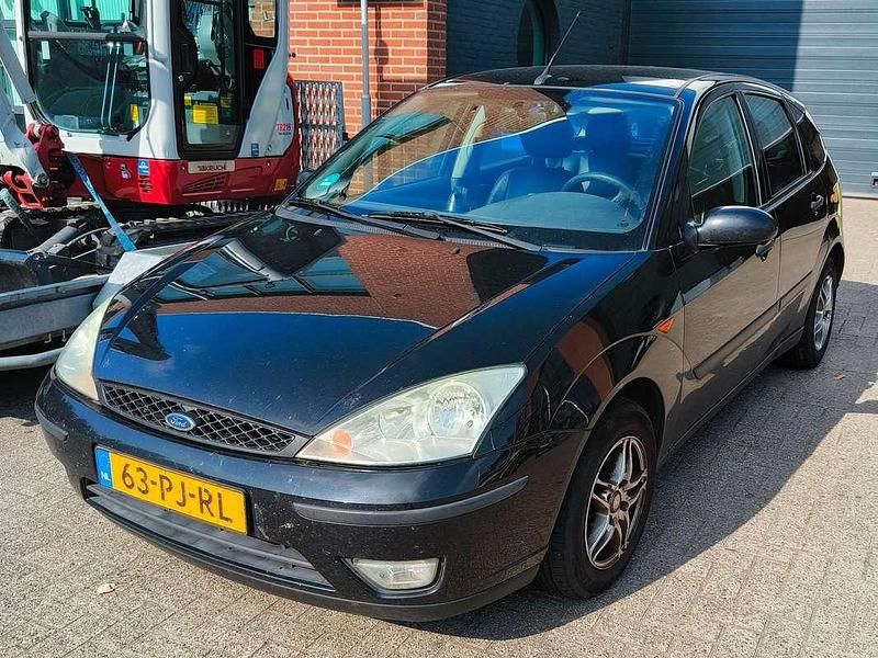 Zwart Gebruikt 2004 Ford Focus Futura Hatchback | € 600 (Goede deal) - Afbeelding 1/4