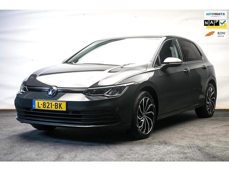 Grijs Gebruikt 2021 VW Golf VIII Life Hatchback | € 18.445 (Eerlijke prijs) - Afbeelding 1/4