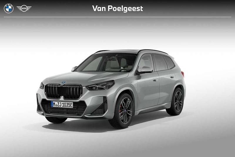 Spacesilber metallic (c67) (zilver metallic) Nieuw 2025 BMW X1 M Sport SUV | € 66.305 (Goede deal) - Afbeelding 1/4