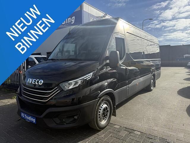 Zwart Gebruikt 2023 Iveco Daily Van | € 26.500 (Super prijs) - Afbeelding 1/4