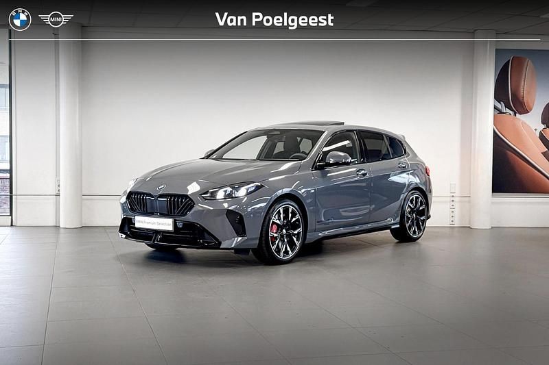 Grijs Gebruikt 2025 BMW 120 M Sport Hatchback | € 45.900 - Afbeelding 1/4