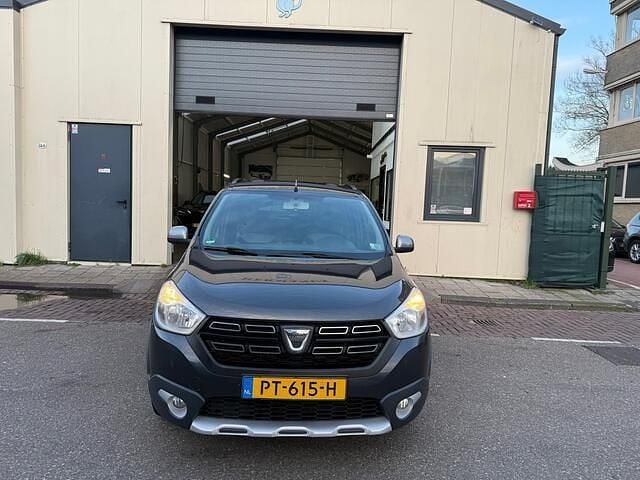 Grijs Gebruikt 2017 Dacia Lodgy Stepway MPV | € 6.750 (Super prijs) - Afbeelding 1/4