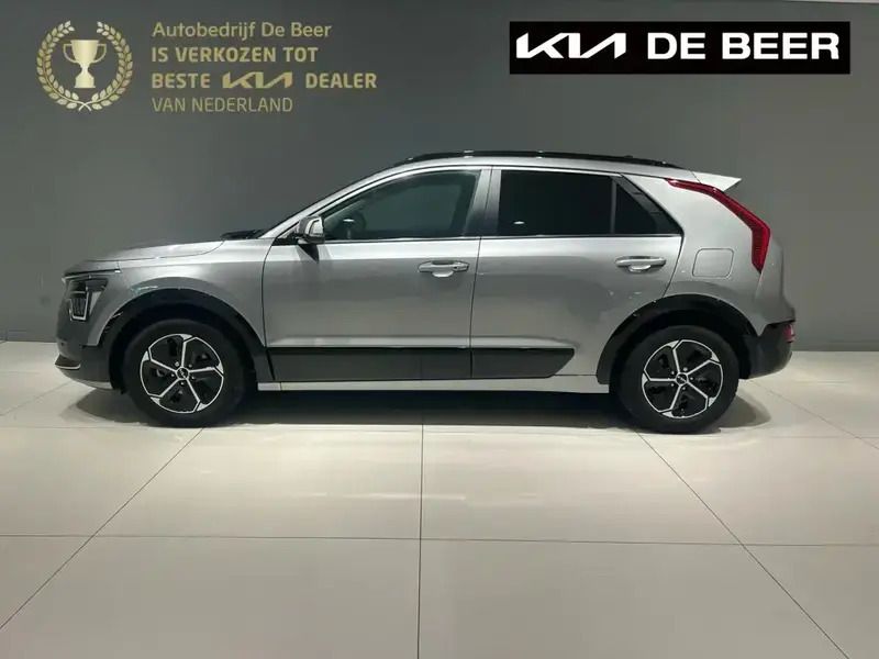Steel grey (grijs metallic) Gebruikt 2022 Kia Niro SUV | € 30.745 (Eerlijke prijs) - Afbeelding 1/4