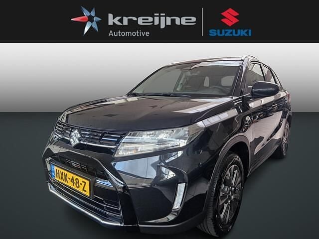 Zwart Nieuw 2025 Suzuki Vitara SUV | € 28.925 (Eerlijke prijs) - Afbeelding 1/4