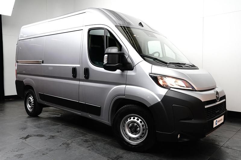 Occasion Opel Movano 2024 Grijs Van