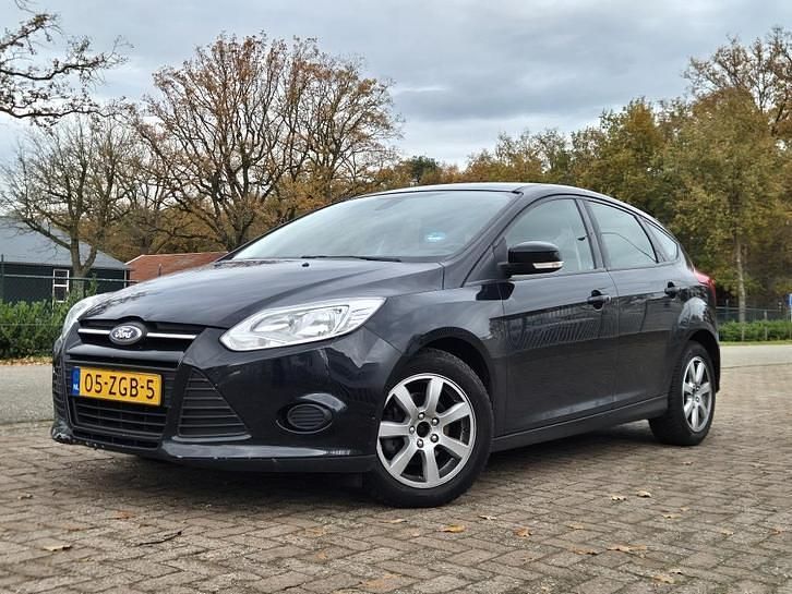 Zwart Gebruikt 2012 Ford Focus Trend Hatchback | € 2.799 (Super prijs) - Afbeelding 1/4