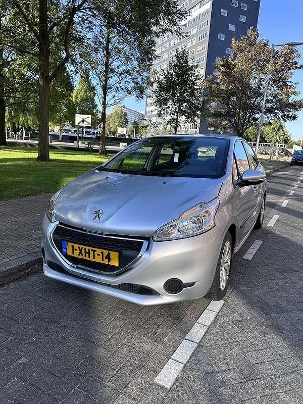Grijs Gebruikt 2013 Peugeot 208 Active Hatchback | € 3.600 (Eerlijke prijs) - Afbeelding 1/4