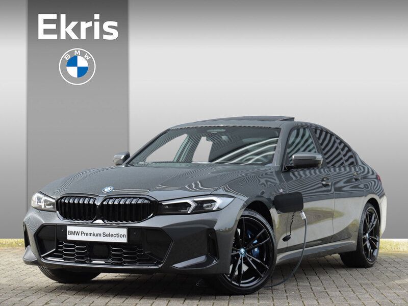 Grijs Gebruikt 2024 BMW 330e M Sport Sedan | € 69.900 - Afbeelding 1/4