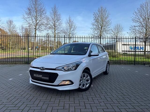 Wit Gebruikt 2015 Hyundai i20 Hatchback | € 7.495 (Goede deal) - Afbeelding 1/3