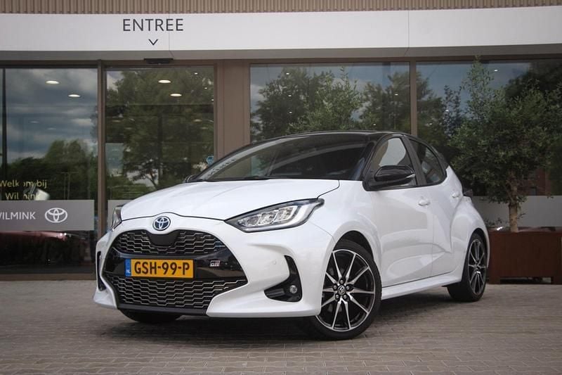 Gebruikt 2024 Toyota Yaris Hybrid Sport | € 29.900 (Eerlijke prijs) - Afbeelding 1/1