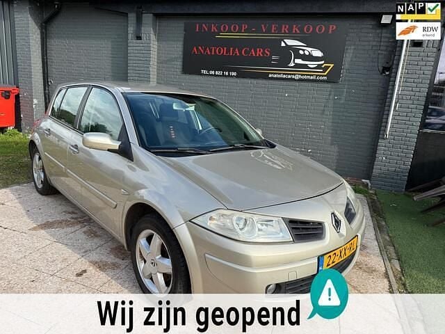 Beige Gebruikt 2007 Renault Mégane II Business Hatchback | € 990 (Eerlijke prijs) - Afbeelding 1/4