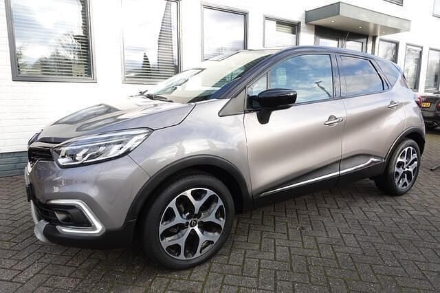 Grijs (metallic) Occasion 2019 Renault Captur Bose Edition SUV | € 11.950 (Eerlijke prijs) - Afbeelding 1/4