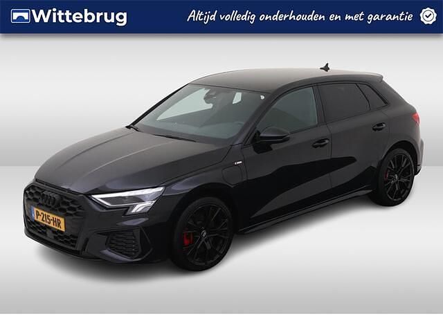 Zwart, metallic lak Gebruikt 2022 Audi A3 Sportback Competition Hatchback | € 33.950 (Eerlijke prijs) - Afbeelding 1/2