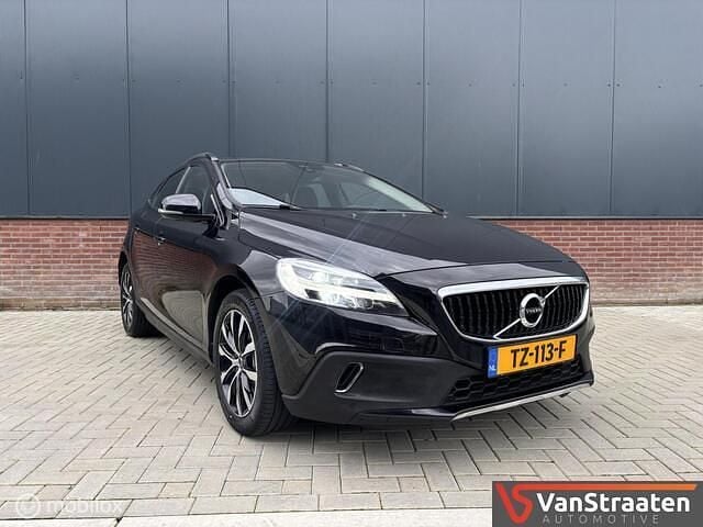 Zwart Occasion 2018 Volvo V40 Dynamic Hatchback | € 14.950 (Goede deal) - Afbeelding 1/4