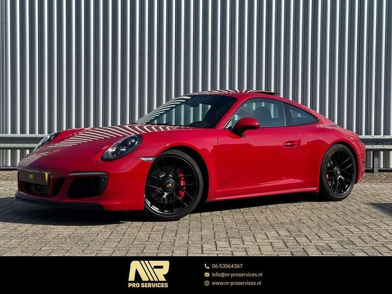 Rood (metallic) Occasion 2018 Porsche 911 Carrera 4 GTS Sport Coupé | € 135.991 - Afbeelding 1/4