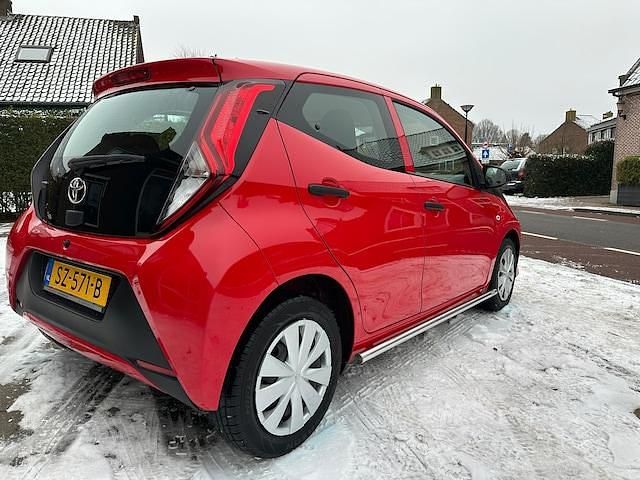 Occasion Toyota Aygo 2018 Rood (metallic) Hatchback