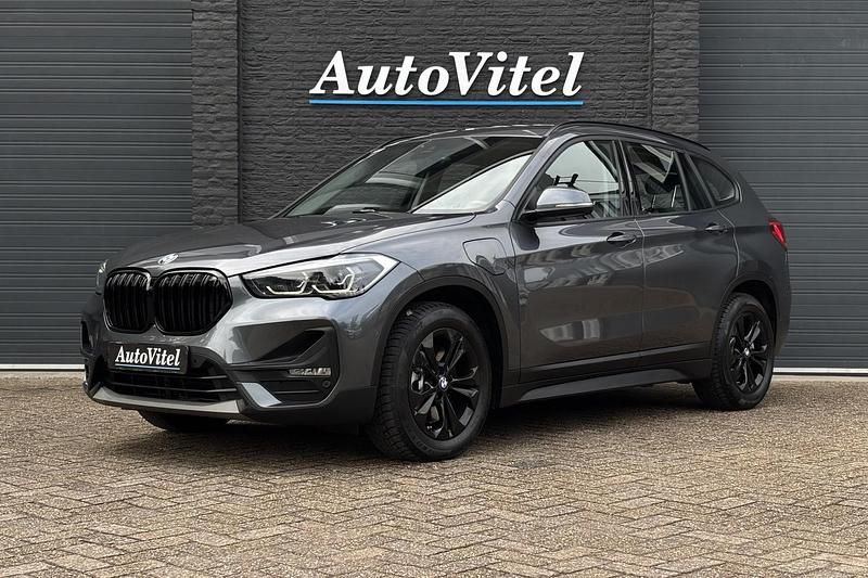 Grijs Gebruikt 2021 BMW X1 Advantage SUV | € 24.545 (Eerlijke prijs) - Afbeelding 1/3