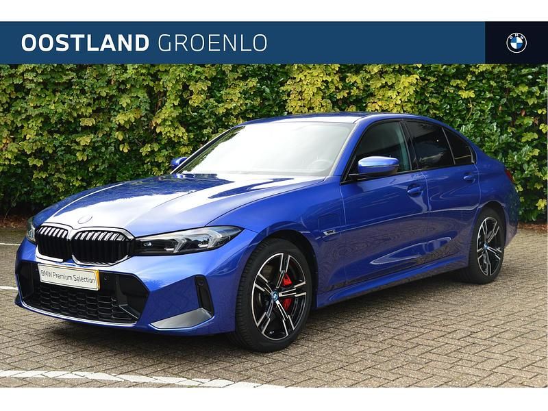 Blauw Gebruikt 2024 BMW 320e Executive Sedan | € 42.400 (Eerlijke prijs) - Afbeelding 1/4