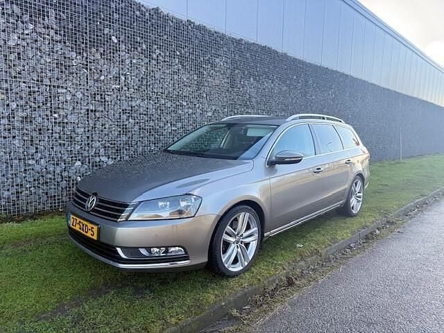 Bruin Occasion 2012 VW Passat Comfortline Stationwagen | € 5.995 (Eerlijke prijs) - Afbeelding 1/4