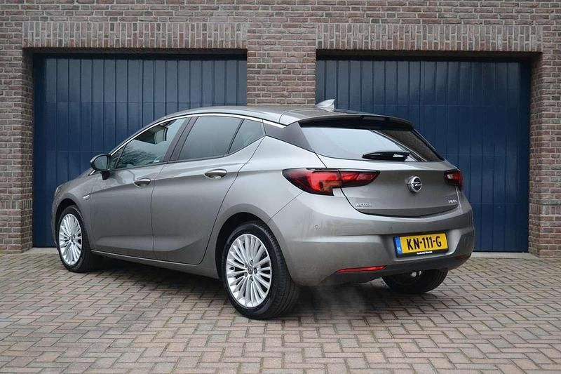 Occasion Opel Astra Business 150 PK (110 kW) 2016 Bruin Hatchback