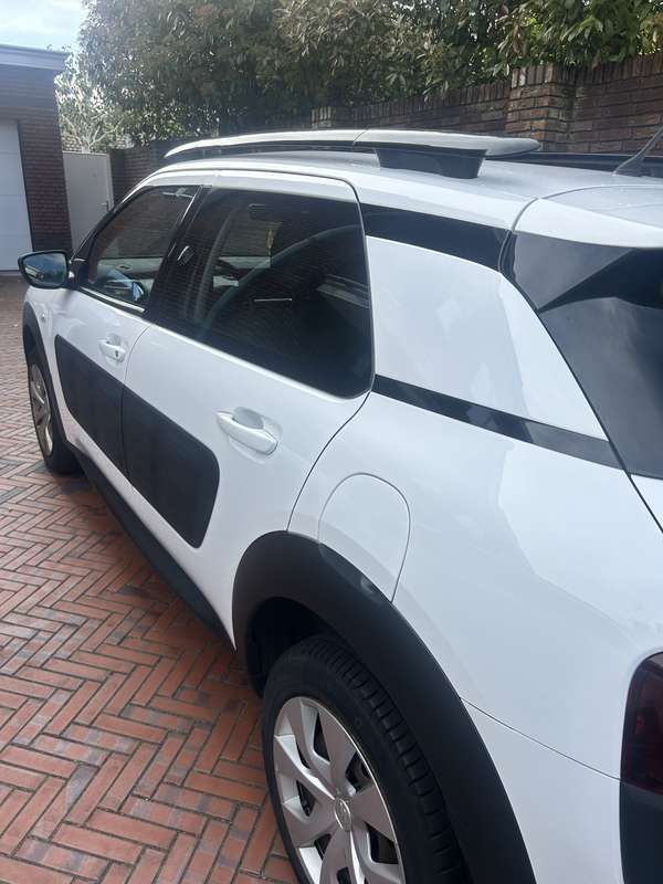 Wit Gebruikt 2017 Citroën C4 Cactus Feel Hatchback | € 9.000 (Eerlijke prijs) - Afbeelding 1/4